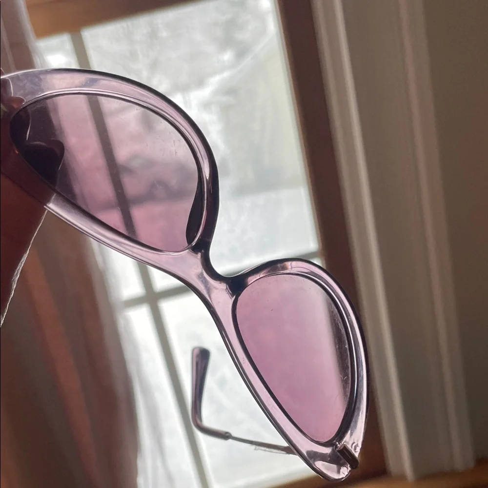 Chic Purple Cat-Eye Sunglasses